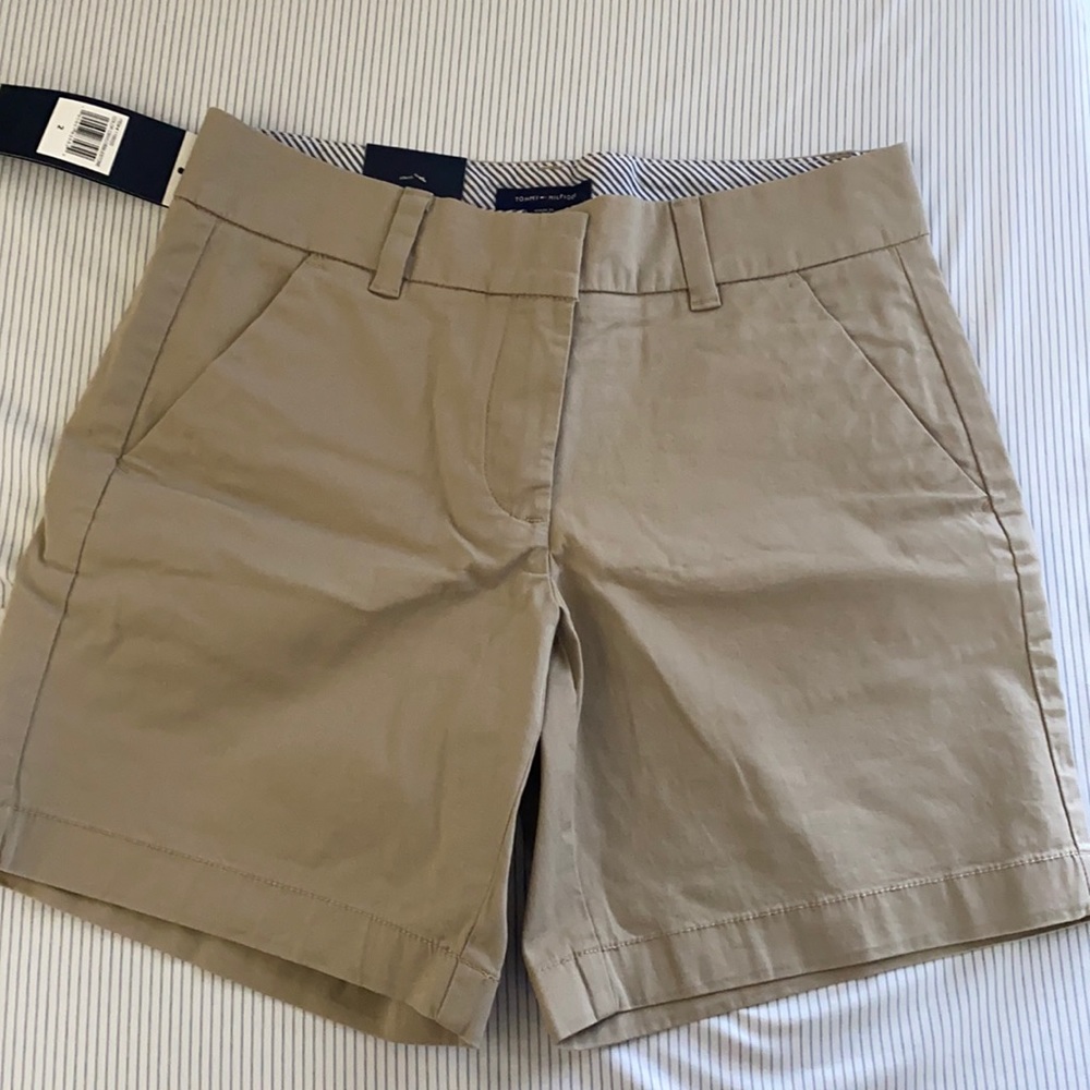 BRAND NEW: Tommy Hilfiger Women MIDI shorts khaki